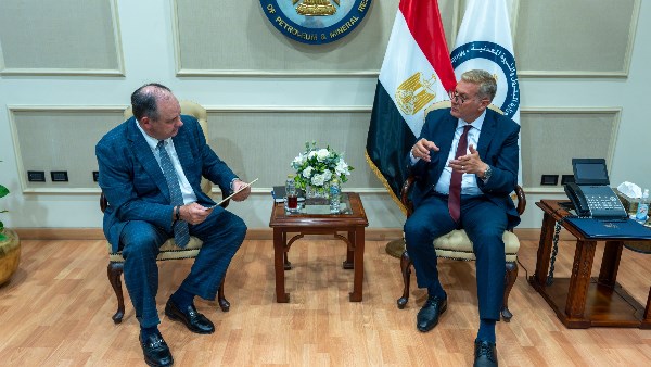 وزير البترول يبحث مع أباتشي العالمية خطط الاستكشاف والإنتاج بالصحراء الغربية