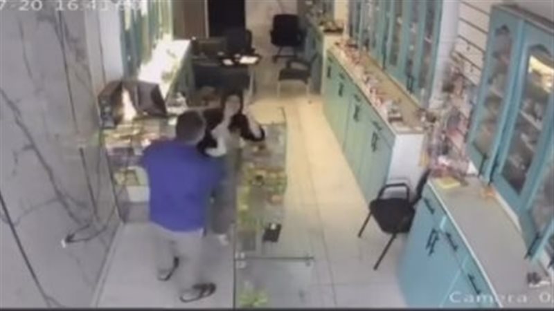 بلاغات متبادلة في الغربية، فتاة تتهم والدها بإجبارها الزواج من “مسن عربي” والأب يبرر ضربها بـ”تقويم سلوكها”