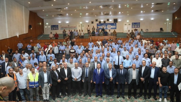 وزير النقل يعقد لقاء موسعا مع قائدي القطارات ومسئولي تجديدات وصيانة السكة الحديد