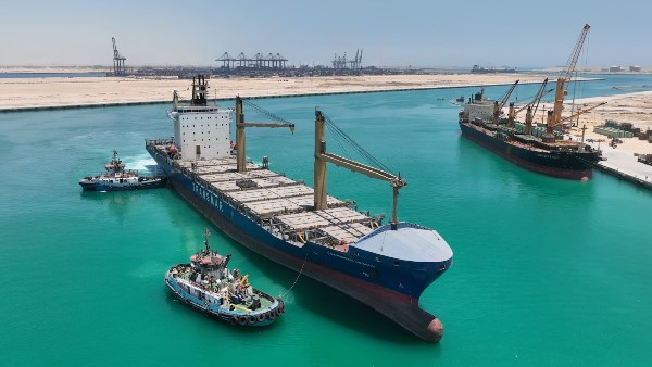 محطة ترانس كارجو بميناء السخنة تستقبل أول سفينتين بعد بدء التشغيل التجاري