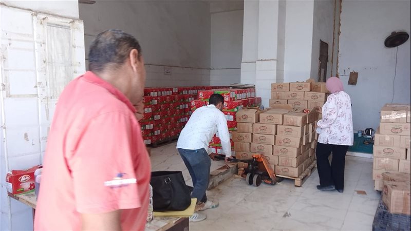 ضبط 30 ألف عبوة مشروب للأطفال مجهول المصدر داخل مخزن غير مرخص بالقليوبية