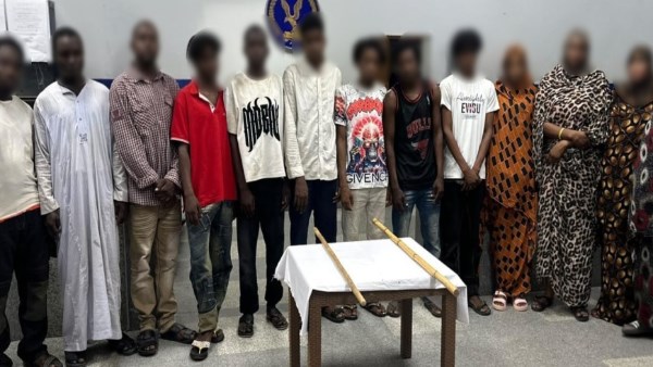 بالعصي الخشبية.. القبض على 13 أجنبيا تشاجروا مع بعضهم في أسوان