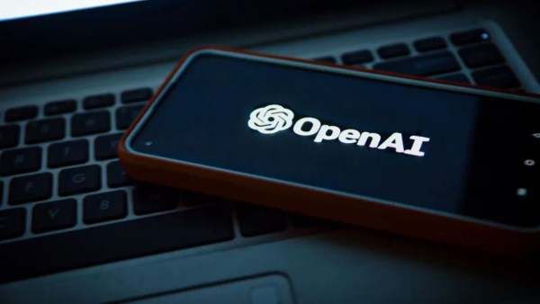 بدون شاشة.. تسريبات تكشف أول جهاز من OpenAI