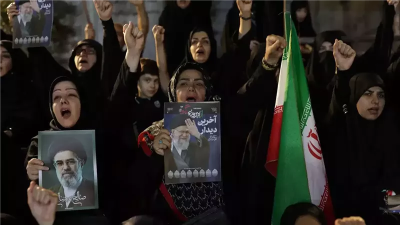 بغياب مجتبى، “مراسم الوداع الأخيرة” لعلي خامنئي وتشييع جثمان زوجة المرشد (فيديو)