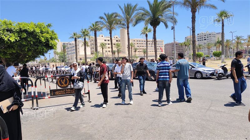 الأسئلة غير مباشرة، آراء طلاب الثانوية العامة ببورسعيد حول امتحان اللغة الإنجليزية (فيديو)