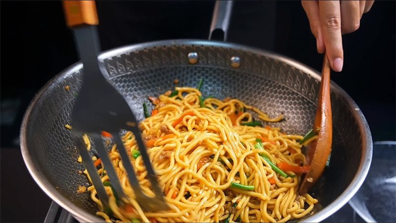 طريقة عمل النودلز في المنزل، وصفة سريعة ومذاق مميز