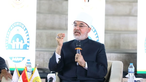 مفتي الجمهورية: إساءة استخدام السوشيال ميديا والذكاء الاصطناعي خطر على القيم