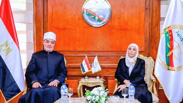 مفتي الجمهورية يهنئ هدى أحمد عيسى بمناسبة توليها رئاسة هيئة النيابة الإدارية رسميًّا