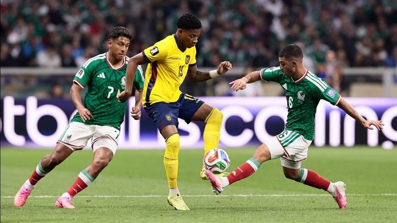 المكسيك ينضم لقائمة تاريخية في كأس العالم رفقة البرازيل وإيطاليا