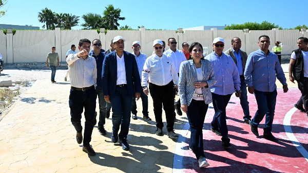 رئيس الوزراء يتفقد مشروع الممشى السياحي الرابط بين مارينا (5) ومارينا (7)