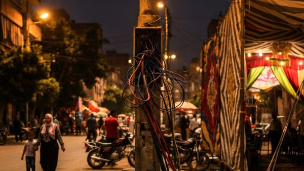 لو عندك فرح أو مأتم.. الكهرباء تحذر أصحاب السرادقات