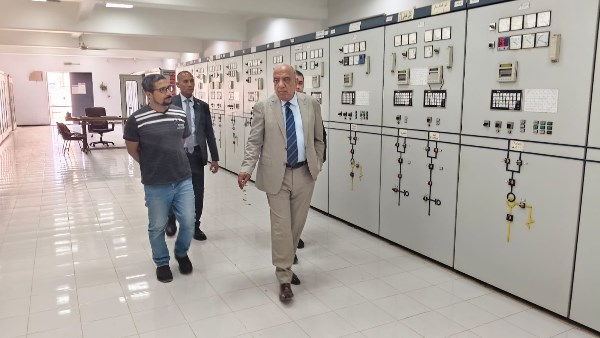 فى زيارة مفاجئة.. وزير الكهرباء يتابع استقرار الشبكة القومية بشرق القاهرة