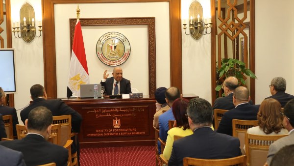 وزير الكهرباء يلتقي برؤساء البعثات الدبلوماسية والقنصلية بالخارج ويطرح مجالات العمل المشترك