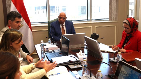 وزير الكهرباء يتابع تطور الأعمال في مشروع الربط بين مصر واليونان.. صور