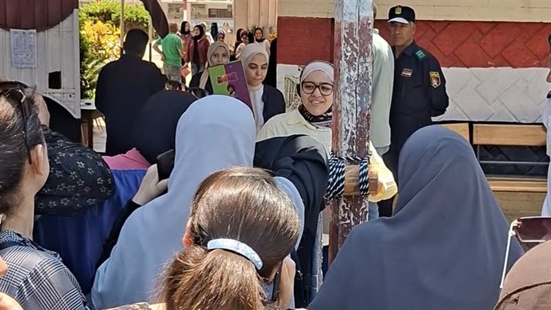نقل مراقب وطالبتين إلى المستشفيات وإسعاف 8 آخرين داخل لجان الثانوية العامة بالدقهلية