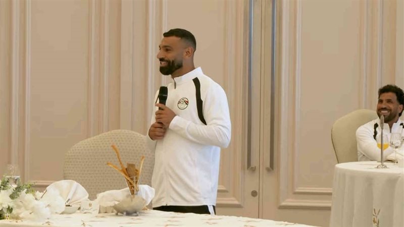 أمام السيسي، صلاح ممازحًا: “نريد بطولات مع حسام حسن، وده مش معناه إنه جدد”
