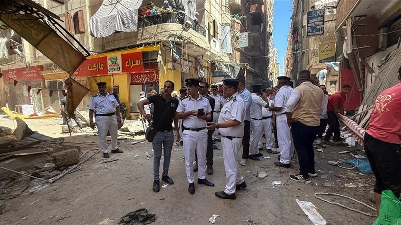 بعد حريق 4 محلات، حملة لإزالة الإشغالات بمنطقة الفلكي في الإسكندرية