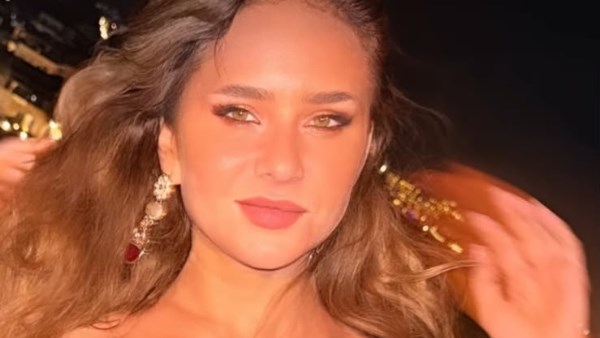 نيللي كريم تخطف الأنظار بإطلالة أنيقة في أحدث ظهور