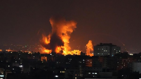 إيران .. سُماع دوي انفجارات في بندر عباس وسيريك وجزيرة قشم