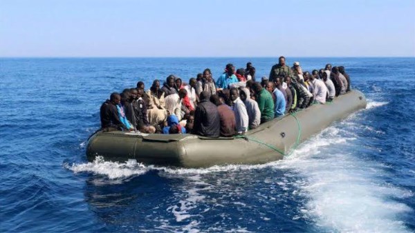 إنقاذ 37 مهاجرًا أمام سواحل موريتانيا.. و120 شخصًا في عداد المفقودين| تفاصيل