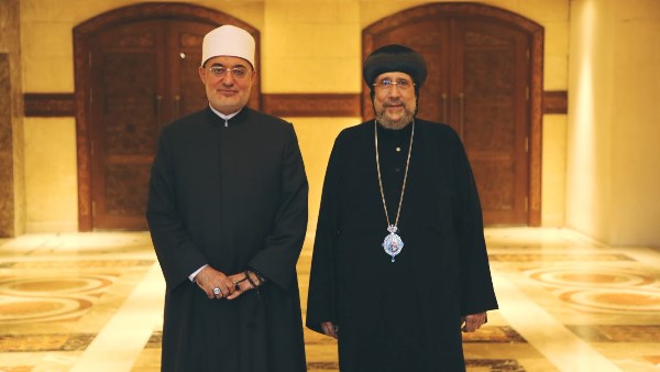 الأنبا إرميا يستقبل مفتي الديار المصرية بالمركز الثقافي القبطي الأرثوذكسي