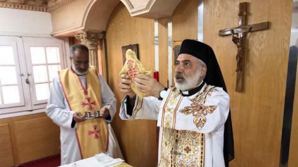الأنبا باسيليوس يترأس قداس عيد القديسين يواقيم وحنة بالمنيا الجديدة