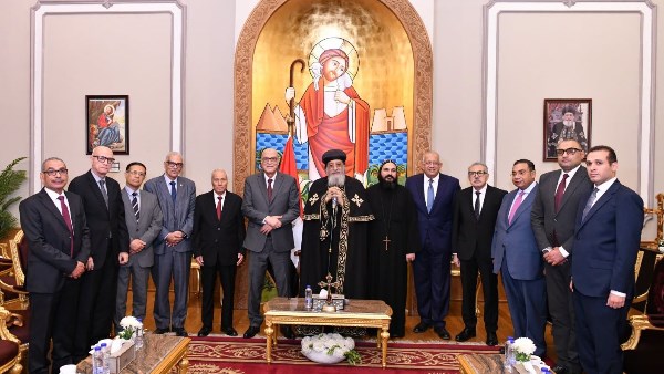 قداسة البابا تواضروس يستقبل رئيس هيئة قضايا الدولة في الكاتدرائية
