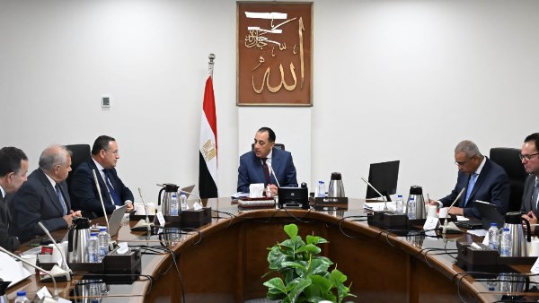 تنفيذا لتكليفات الرئيس.. مدبولي يُتابع جهود تطوير منظومة التعليم على أساس الجدارة والتميز