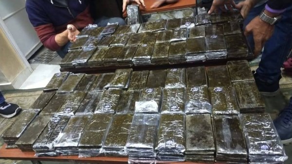 200 مليون جنيه | بدء التحقيق مع عناصر شديدة الخطورة فى أكبر جلب للمخدرات والأسلحة