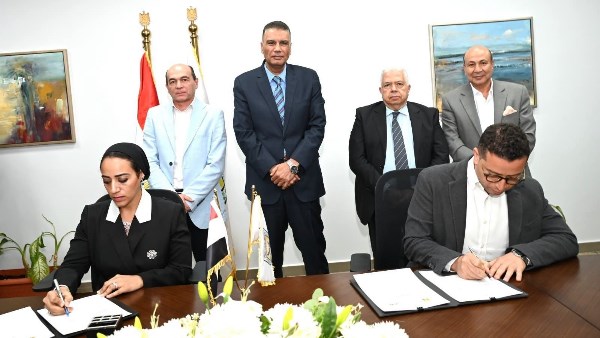 محافظ جنوب سيناء يطلق مشروع كهرباء المنطقة الصناعية بأبو زنيمة
