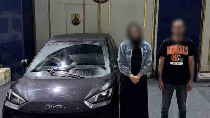 الأمن يضبط سمسارا وفتاة ارتكبا أفعالا خادشة للحياء داخل سيارة بالإسكندرية