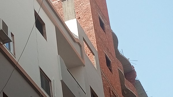 ضبط مالك عقار ومقاول تسببا في انهيار جزئي لمبنى بطلخا
