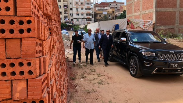 محافظ الدقهلية يتفقد عقارات بطلخا ويشدد على مخالفات البناء