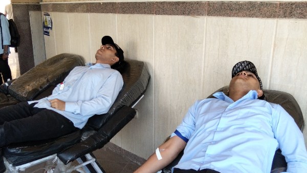 طلاب التربية العسكرية بجامعة المنصورة يتبرعون بـ75 كيس دم للمنصورة  الجامعي
