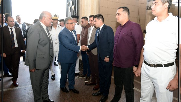 محافظ الدقهلية يهنئ مدير الأمن الجديد عقب توليه منصبه متمنيا له التوفيق والسداد