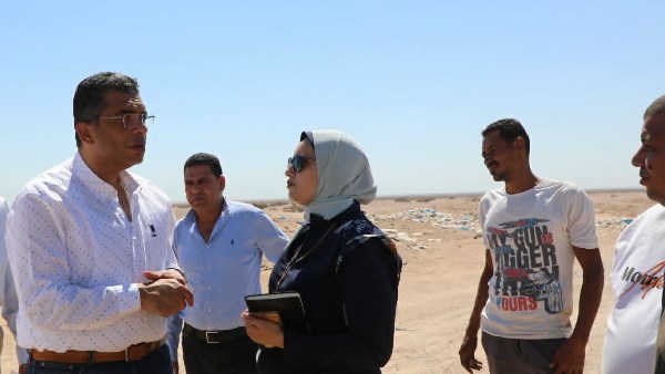 محافظ البحر الأحمر يتفقد المدفن الصحي برأس غارب ويوجه باستكمال الإجراءات البيئية