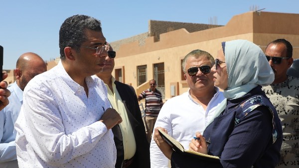 محافظ البحر الأحمر يتفقد بلوكات الروضة بمدينة رأس غارب ويوجه بتحسين المظهر الحضاري ورفع كفاءة الخدمات
