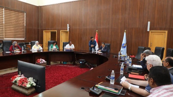 محافظ البحر الأحمر يواصل لقاءاته الأسبوعية مع المواطنين ويوجه بسرعة حل الشكاوى
