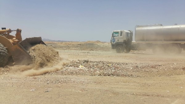 رئيس مدينة مرسى علم يتابع أعمال النظافة العامة ويؤكد استمرار حملات رفع المخلفات
