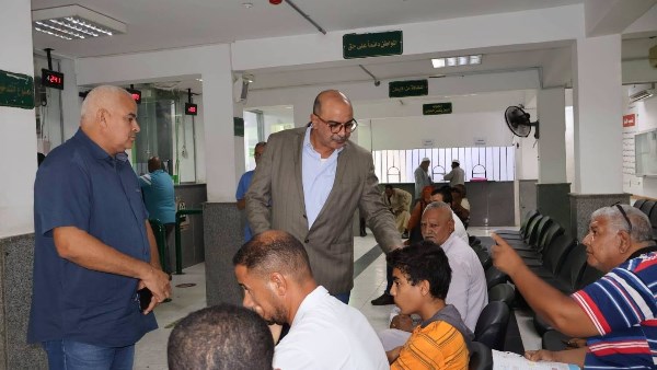 جولة مفاجئة.. سكرتير البحر الأحمر يتفقد المركز التكنولوجي بالغردقة ويوجه بسرعة إنجاز خدمات المواطنين