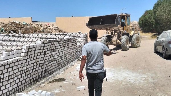 حي جنوب الغردقة يسترد 800 متر مربع من أملاك الدولة بالحجاز ويزيل مباني مخالفة في المهد