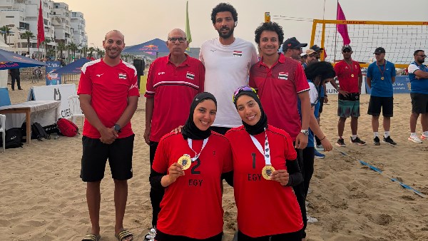 ياسر قمر: نعمل على تطوير منتخبات الكرة الطائرة ..ونهنئ سيدات الشاطئية بالإنجاز العربي