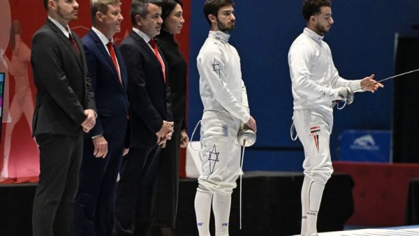 منتخب مصر للسلاح يقهر إسرائيل ويحقق برونزية العالم في سيف المبارزة