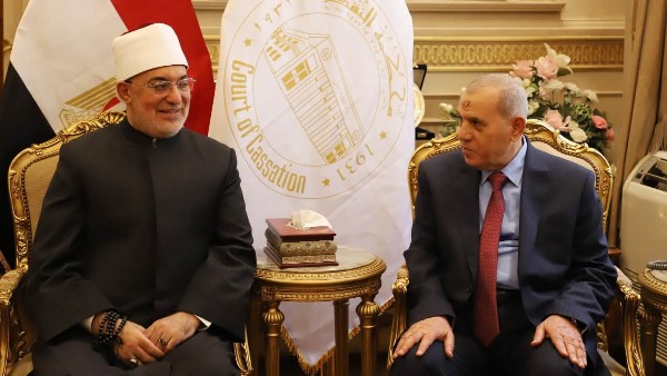مفتي الجمهورية يهنئ رئيس محكمة النقض بمناسبة توليه منصبه