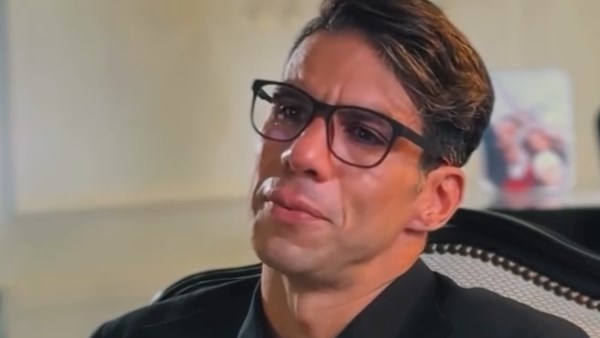 بالدموع.. شريف إكرامي يعلن اعتزاله كرة القدم برسالة وداع
