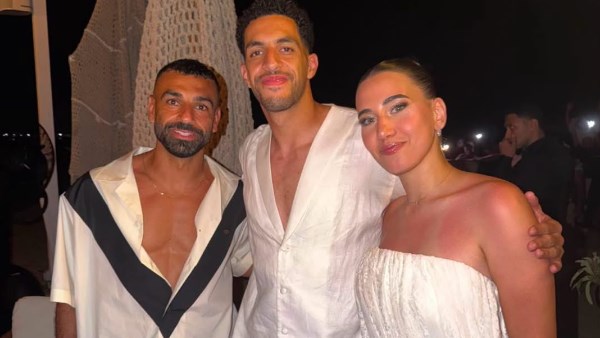 محمد صلاح يشارك صورا من عقد قران مصطفى شوبير