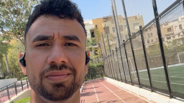 تريزيجيه يخطف الأنظار في أحدث ظهور