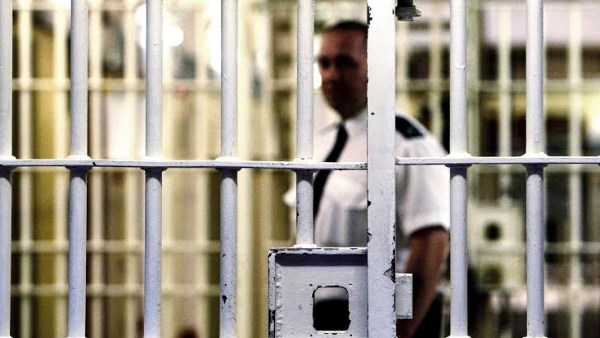 موجة الحر تخنق أكبر سجن في أوروبا