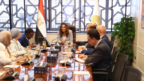 وزيرة التنمية المحلية والبيئة تبحث تسريع تنفيذ مشروع المدينة المتكاملة للمخلفات