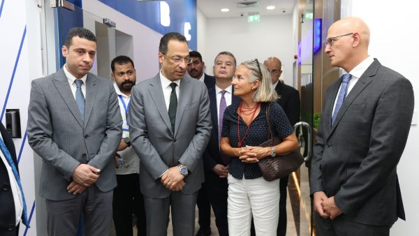 وزير الاتصالات يفتتح المقر الإقليمي لشركة “كونيكتا” الإسبانية في مصر
